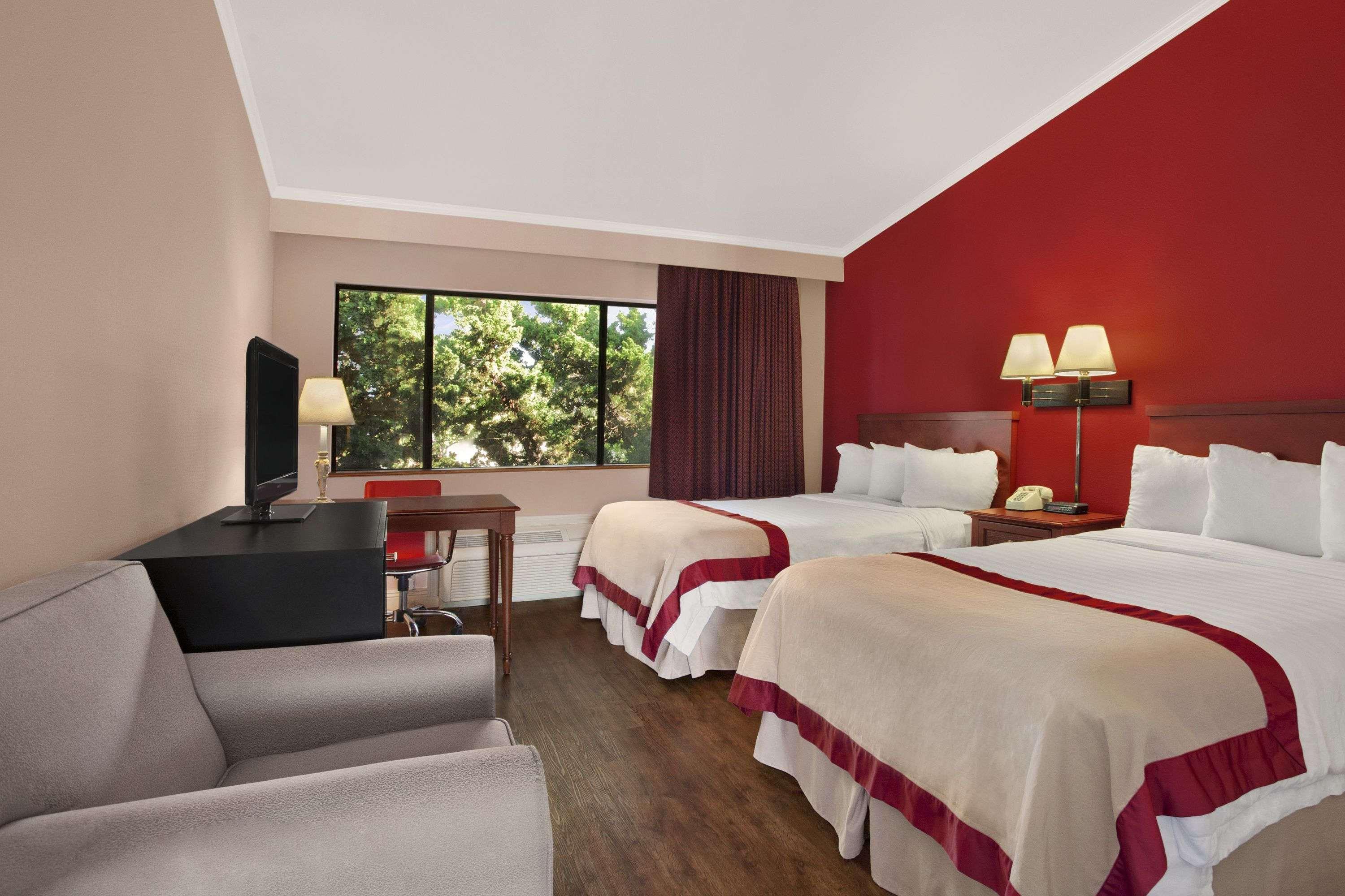 Ramada By Wyndham Torrance Hotel Exterior photo